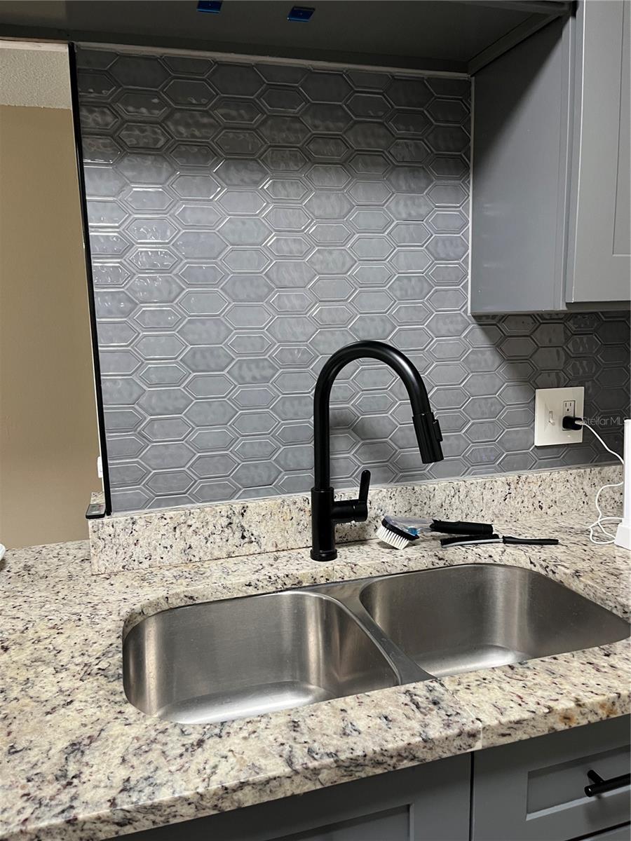 211 THORN TREE PL — photo 12