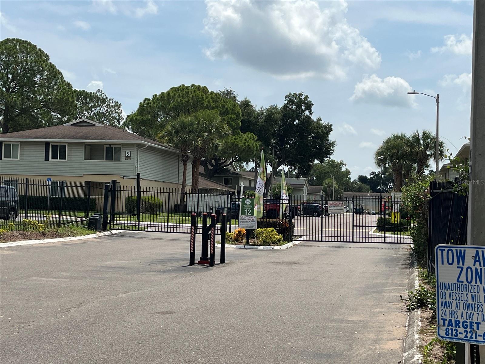 211 THORN TREE PL — photo 42