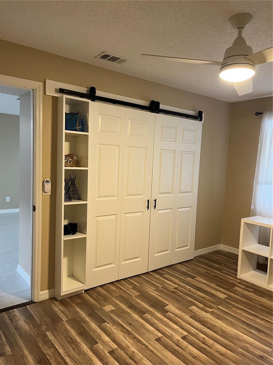 211 THORN TREE PL — photo 17