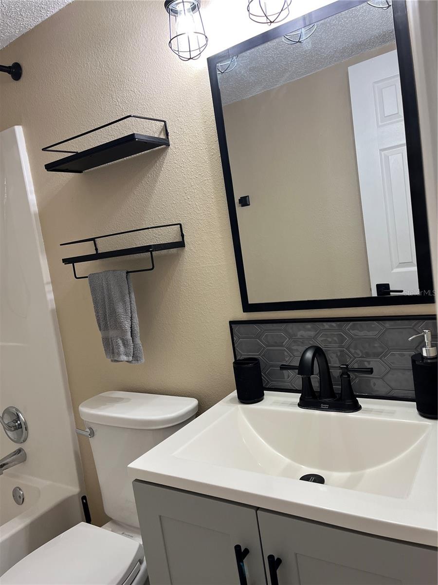 211 THORN TREE PL — photo 28
