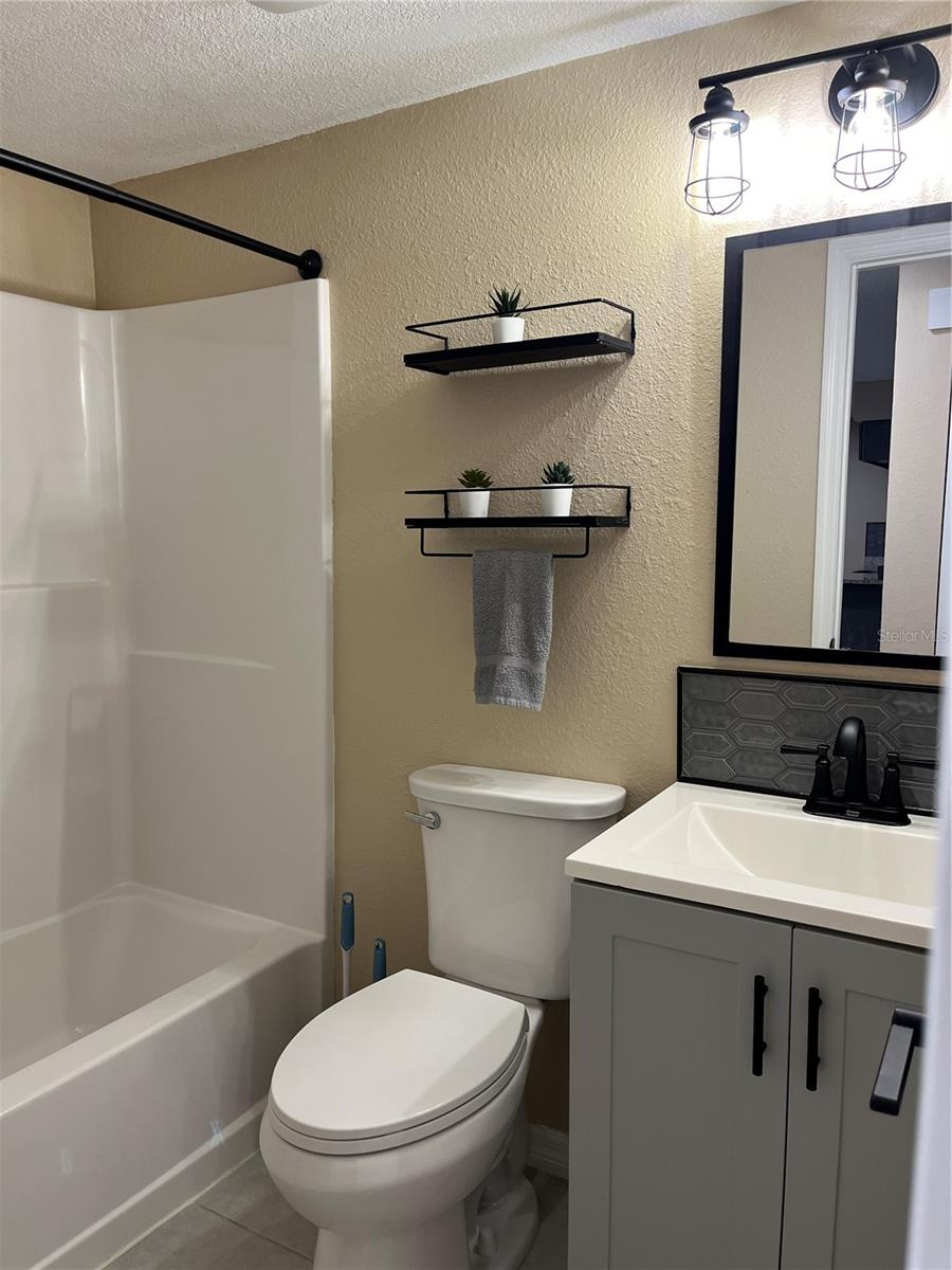 211 THORN TREE PL — photo 33