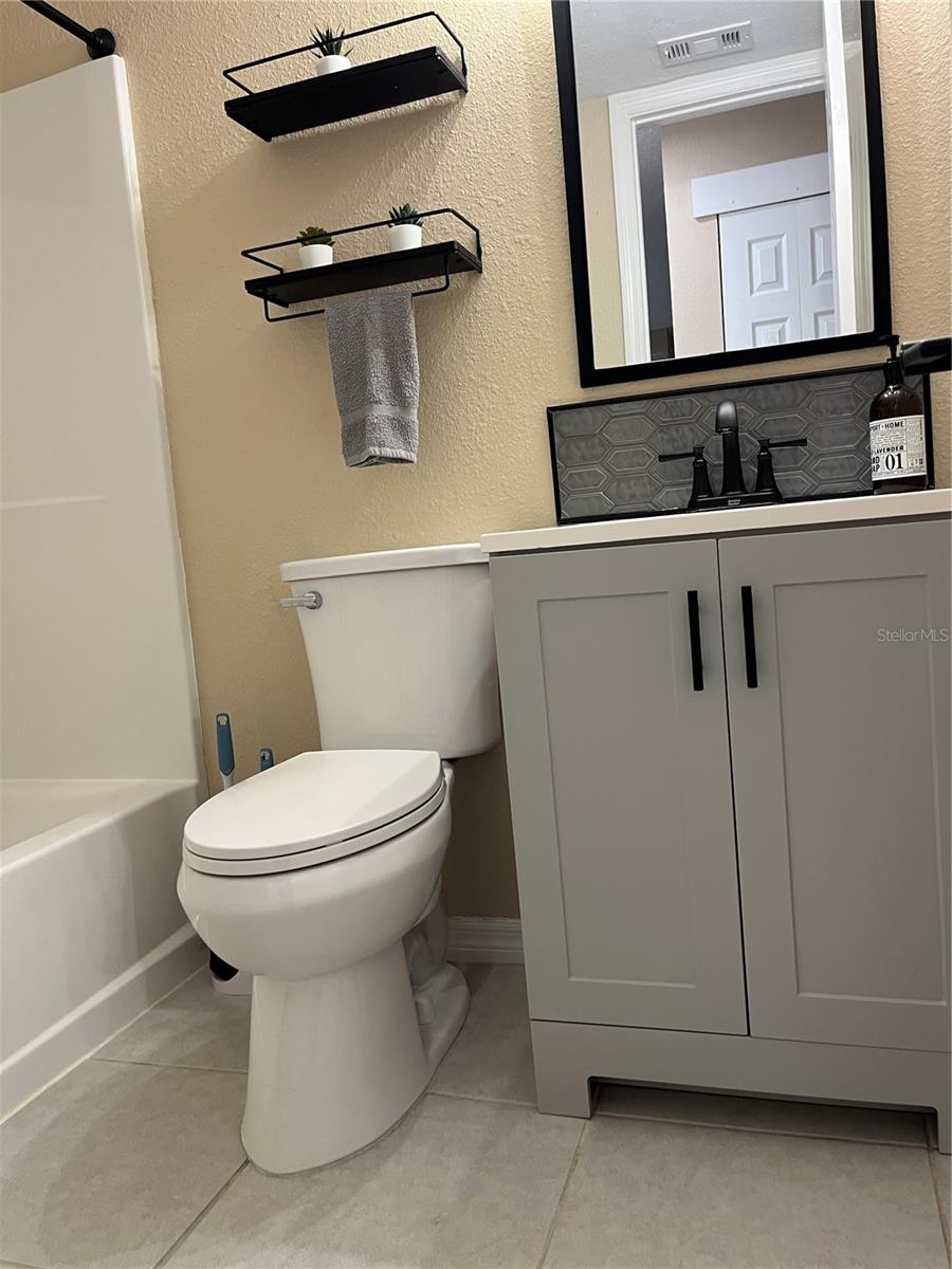 211 THORN TREE PL — photo 32