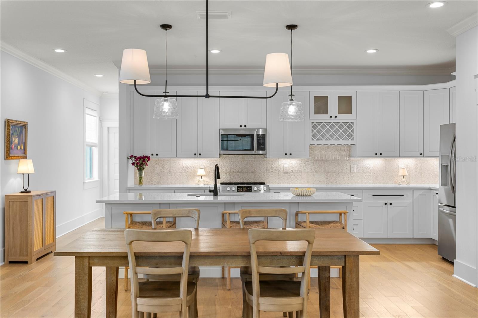 213 W ELM ST — photo 13