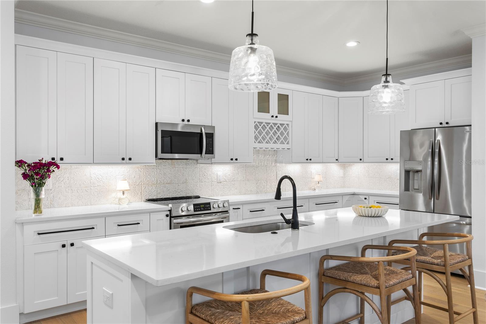 213 W ELM ST — photo 14