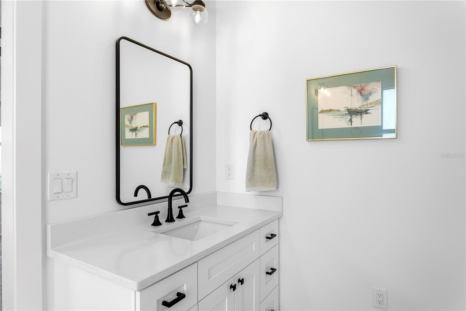 213 W ELM ST — photo 30