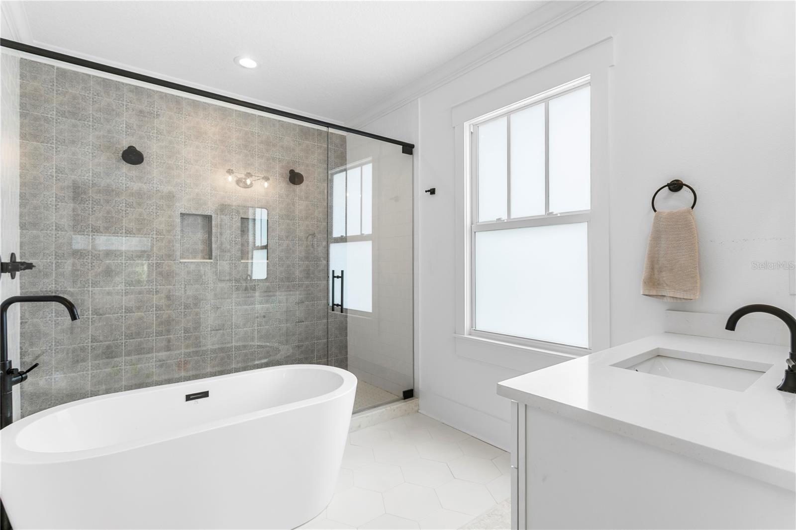 213 W ELM ST — photo 29