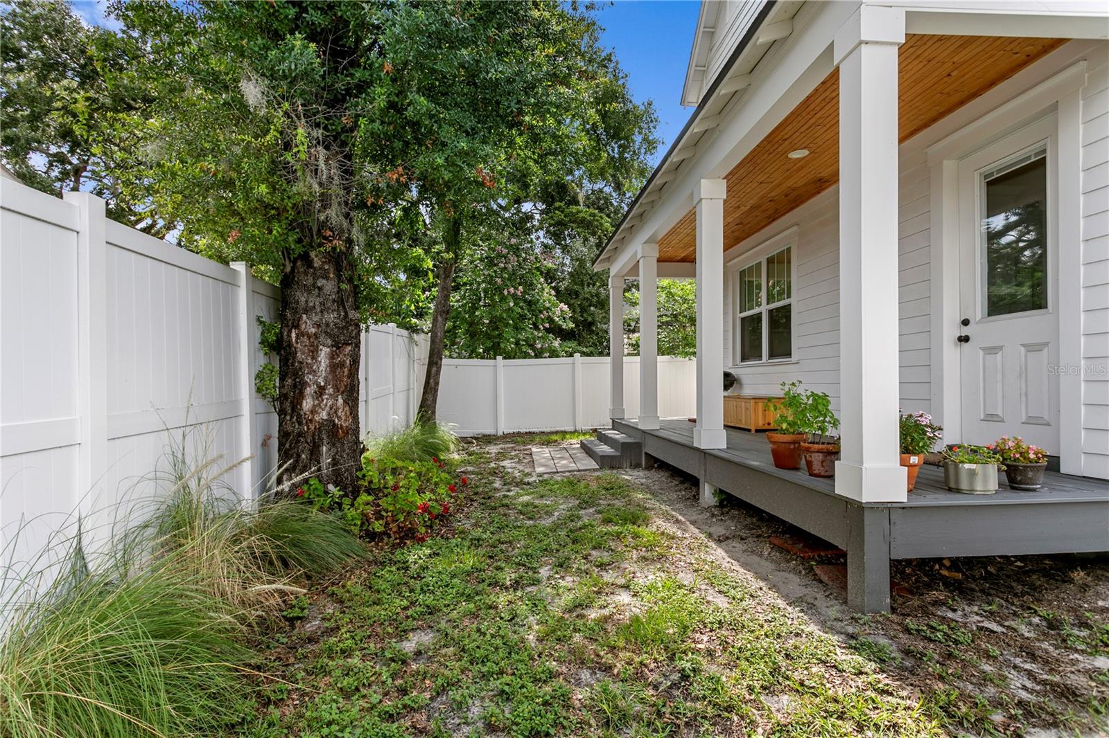 213 W ELM ST — photo 42