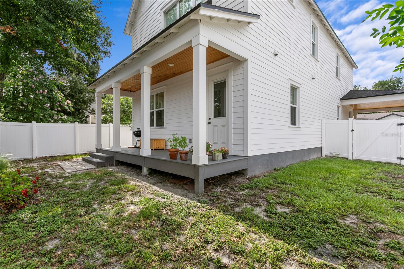 213 W ELM ST — photo 43