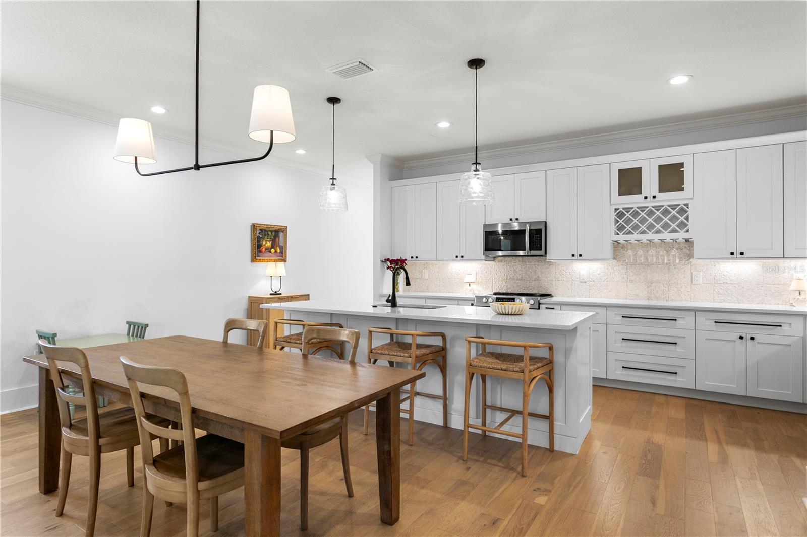 213 W ELM ST — photo 11