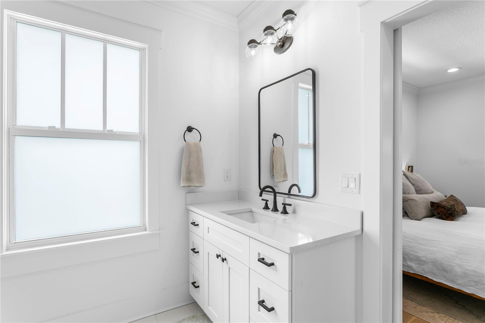 213 W ELM ST — photo 31
