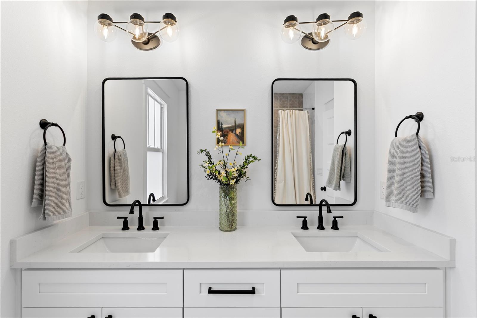 213 W ELM ST — photo 36