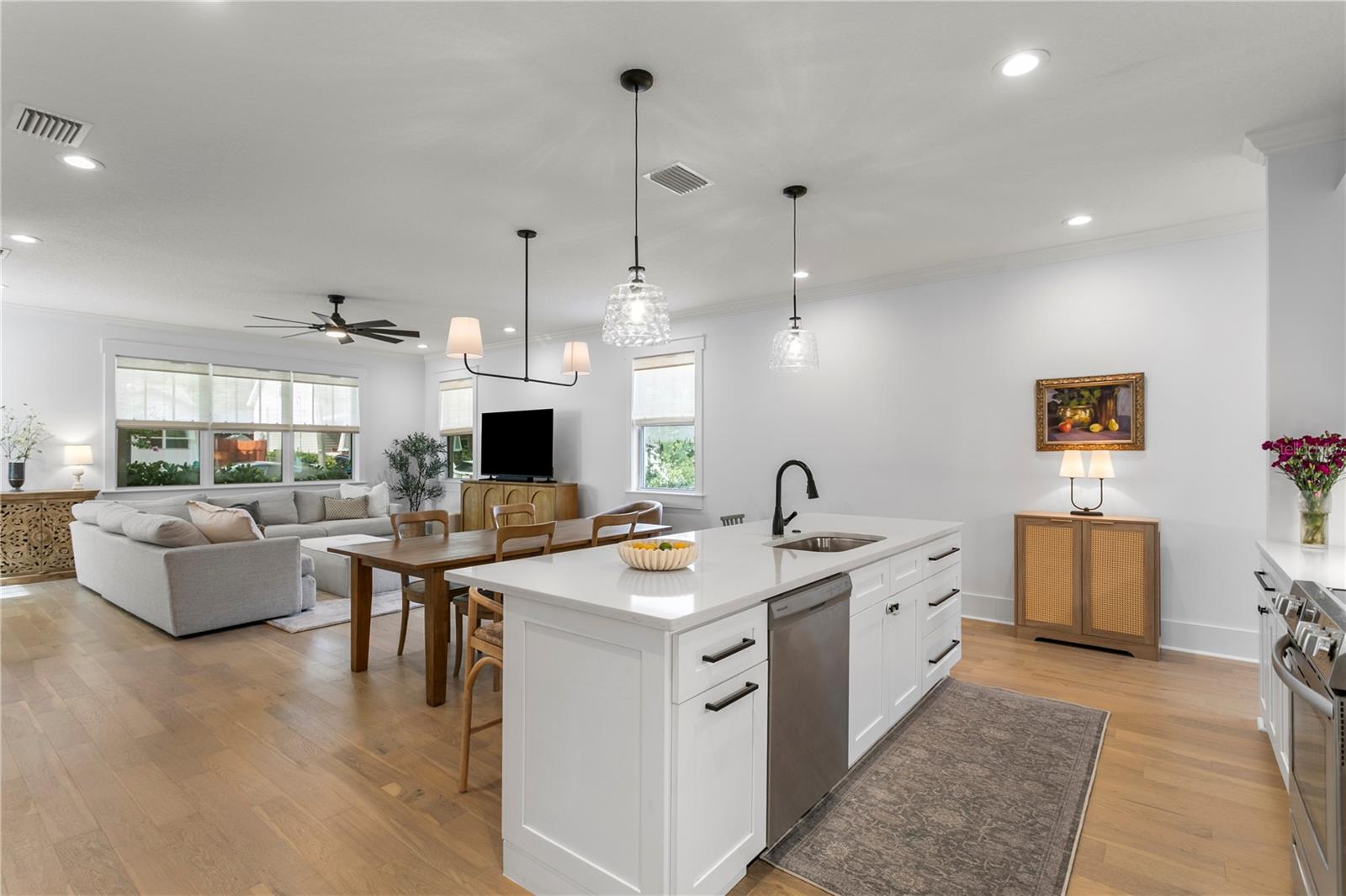 213 W ELM ST — photo 17