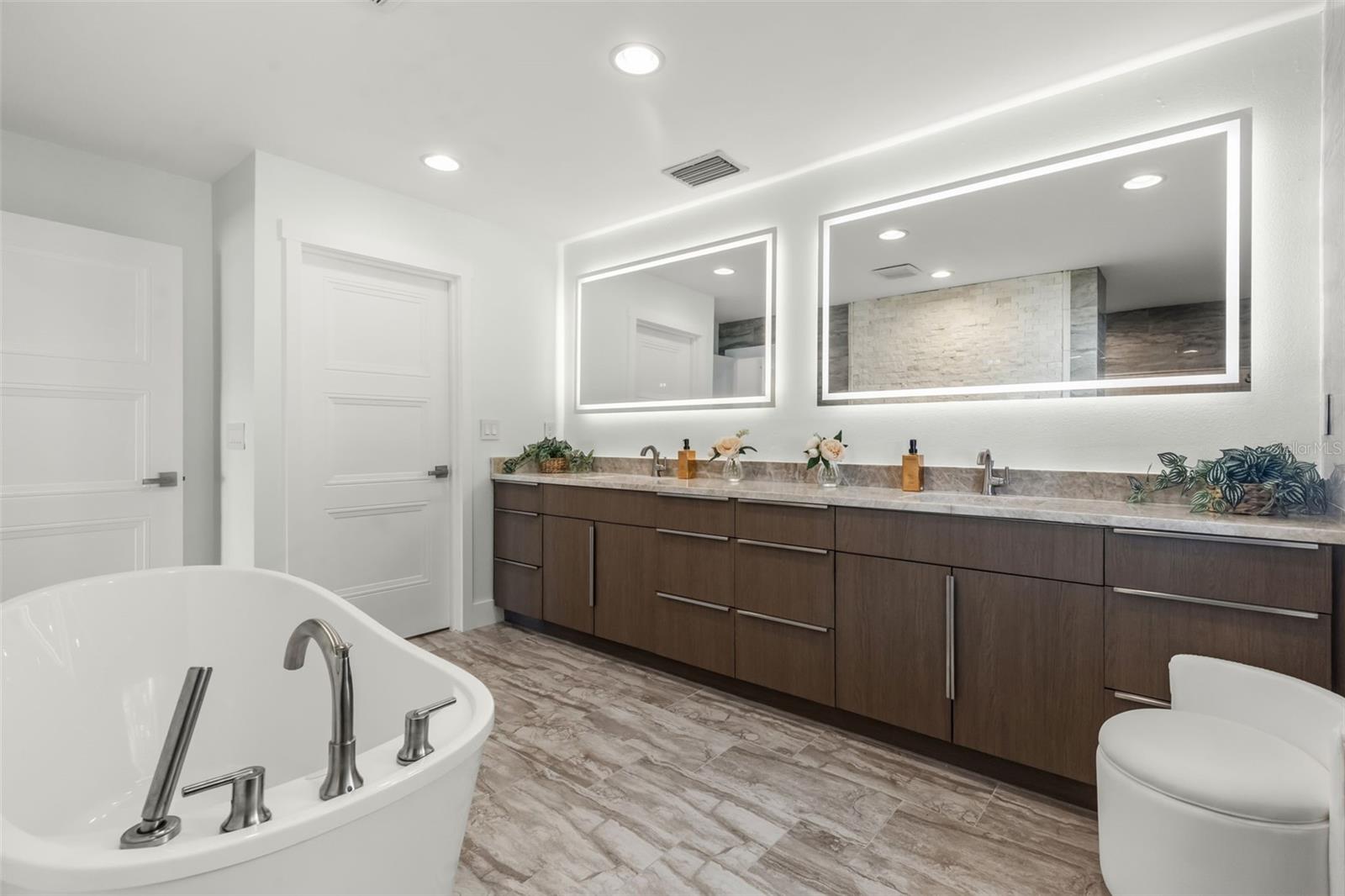 4598 CLEARWATER HARBOR DR S — photo 27