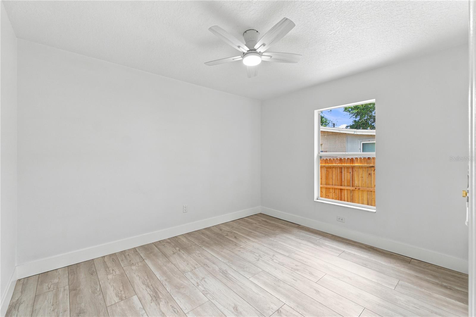 6812 LYMAN AVE — photo 16