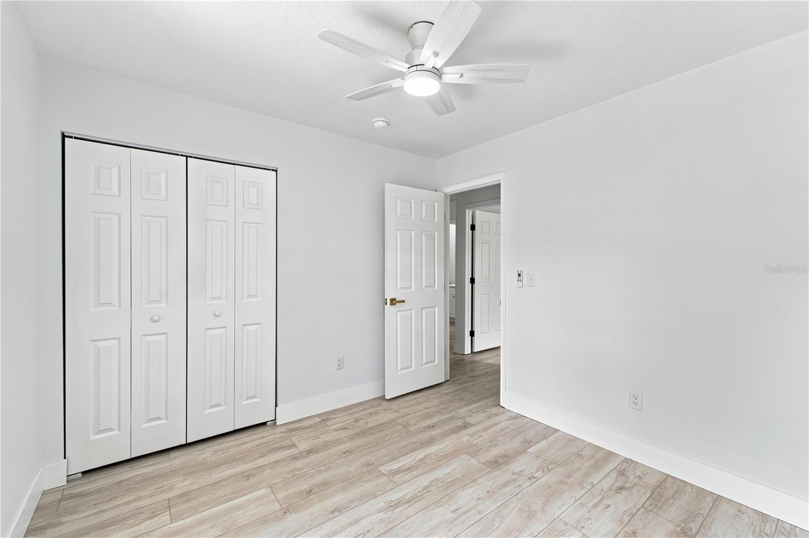 6812 LYMAN AVE — photo 15