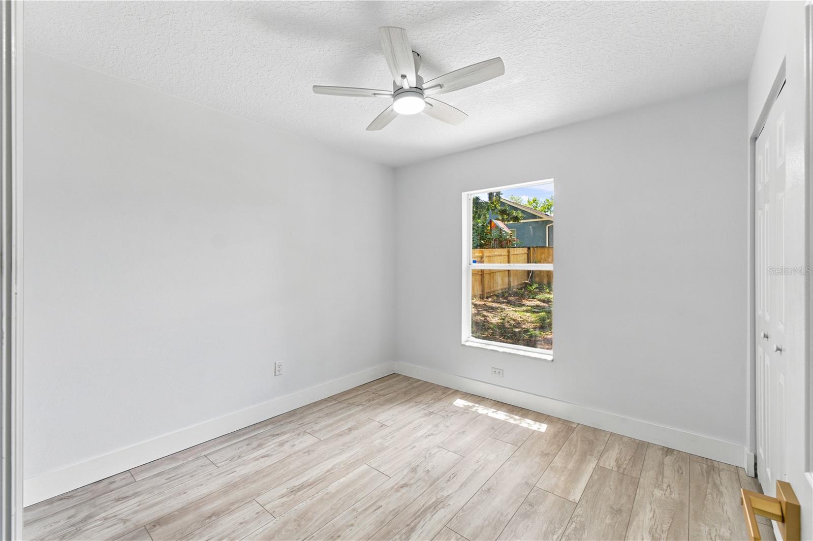 6812 LYMAN AVE — photo 14