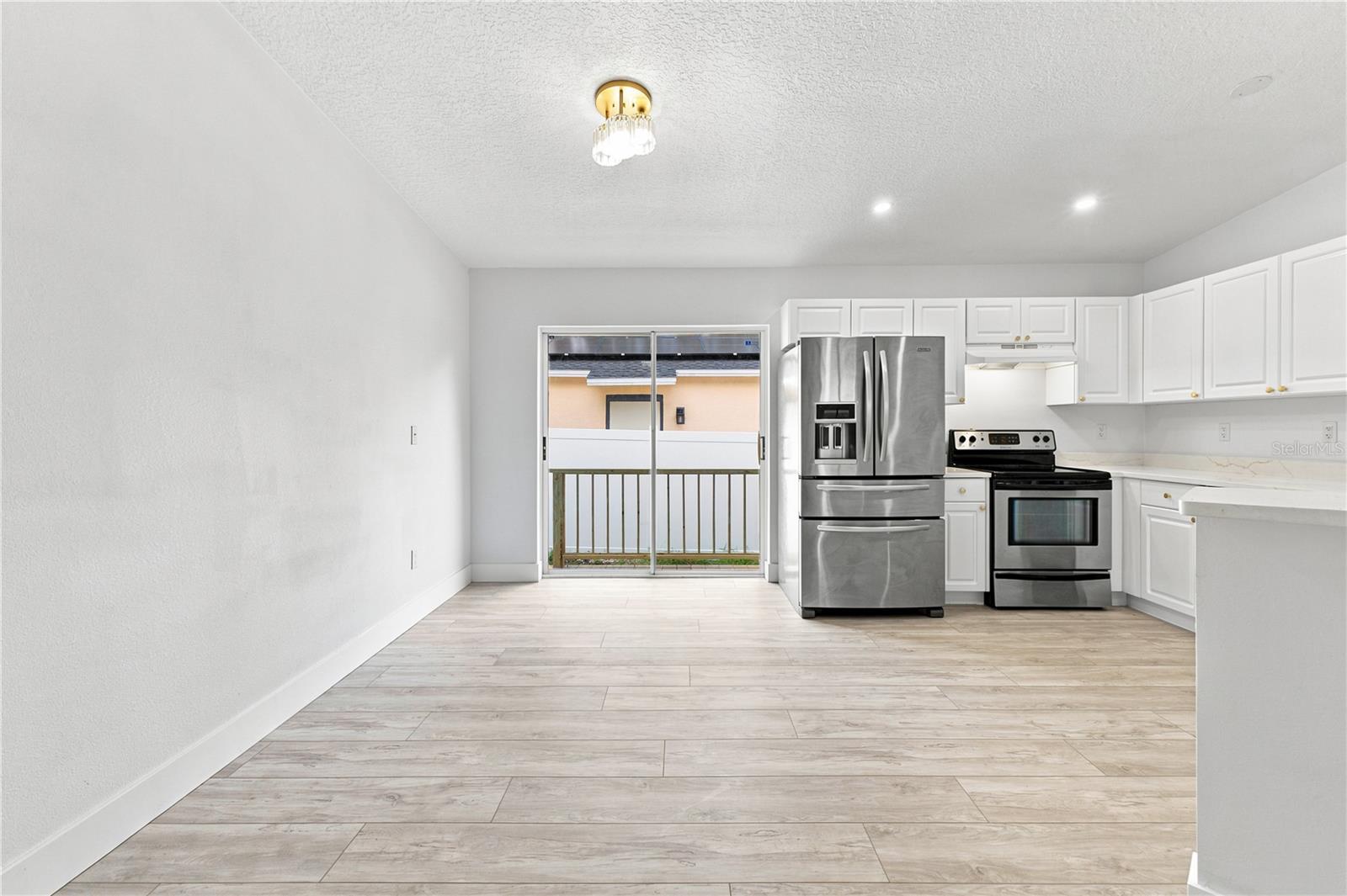 6812 LYMAN AVE — photo 8