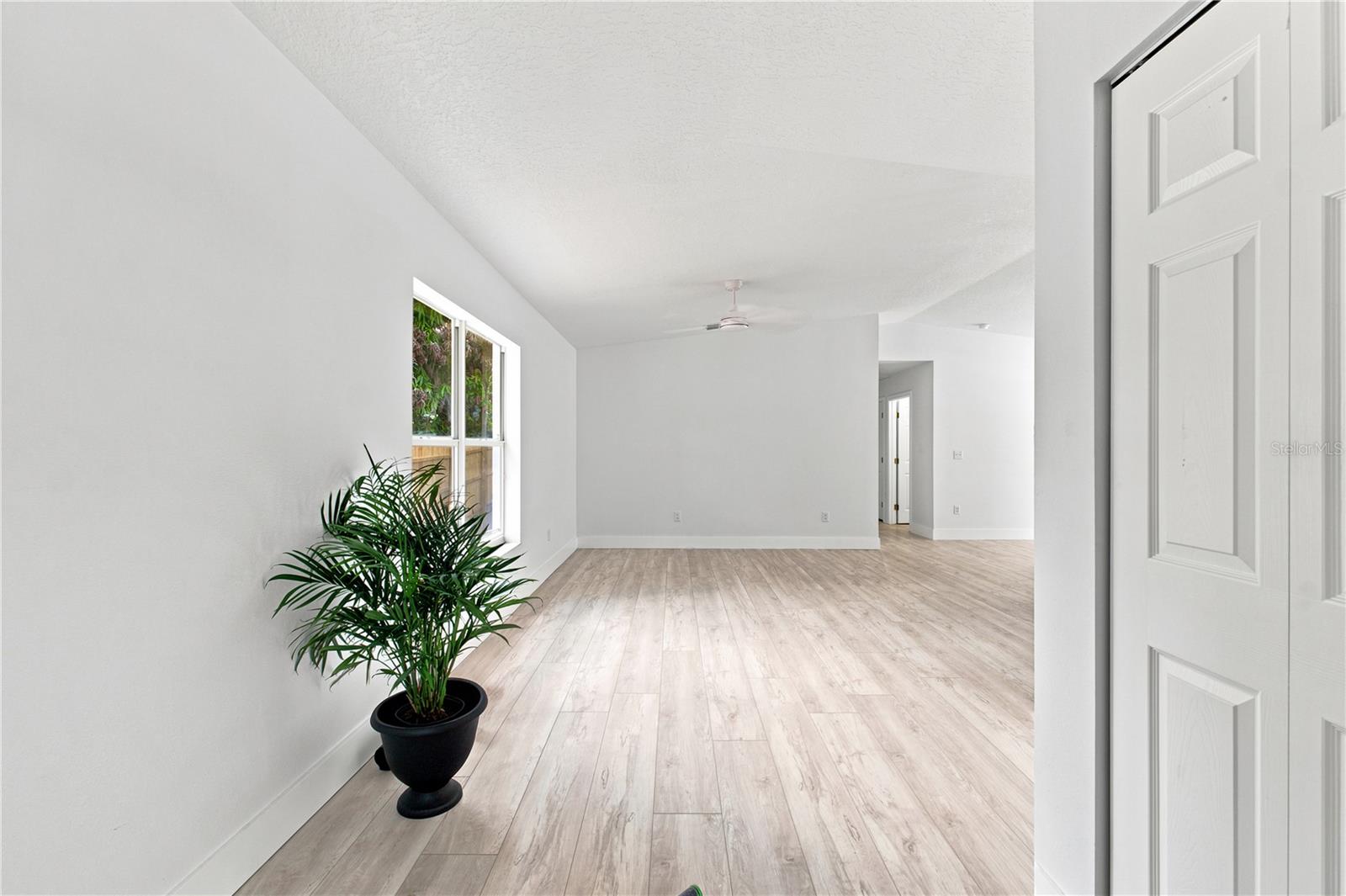 6812 LYMAN AVE — photo 4