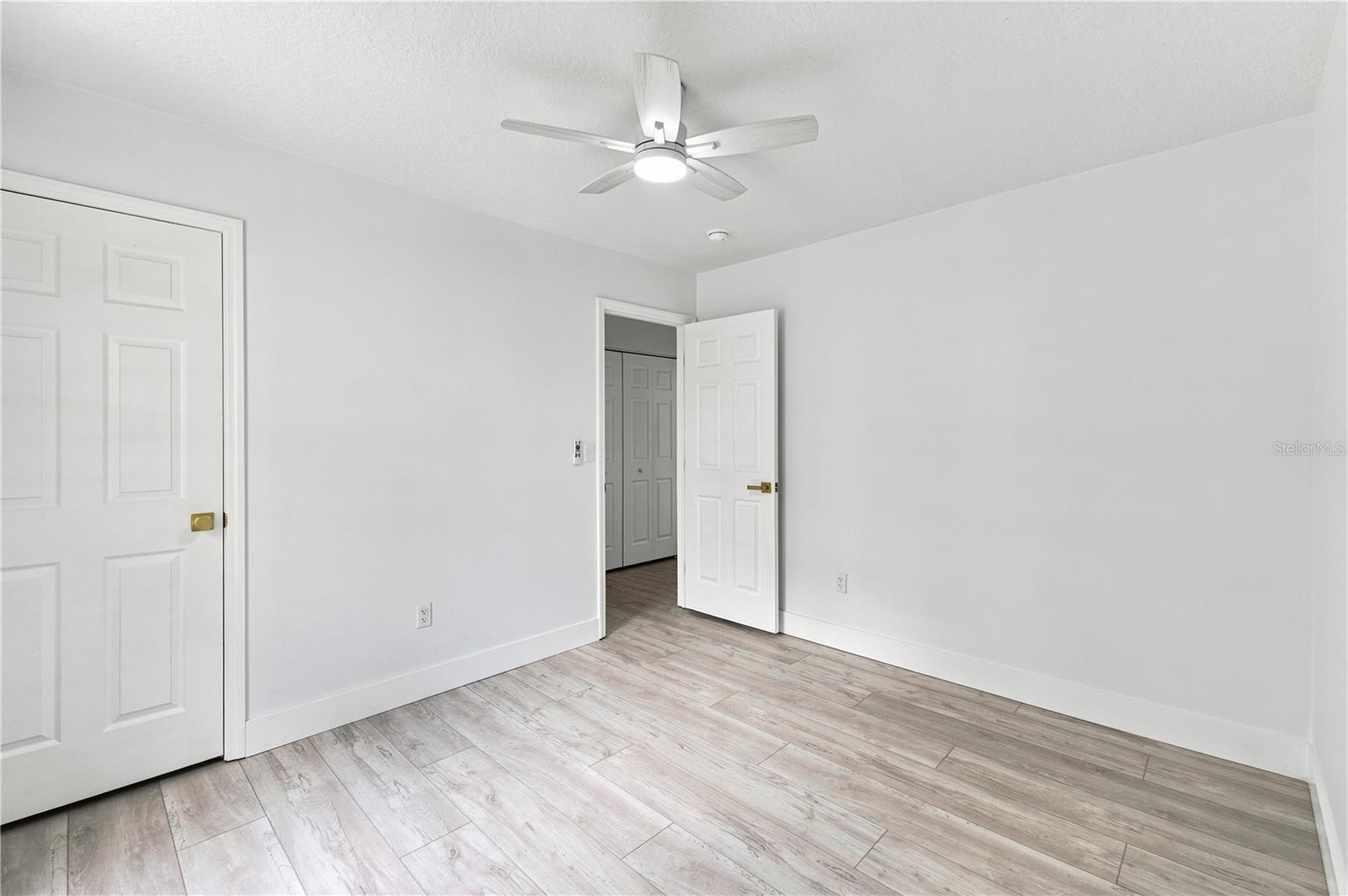 6812 LYMAN AVE — photo 17