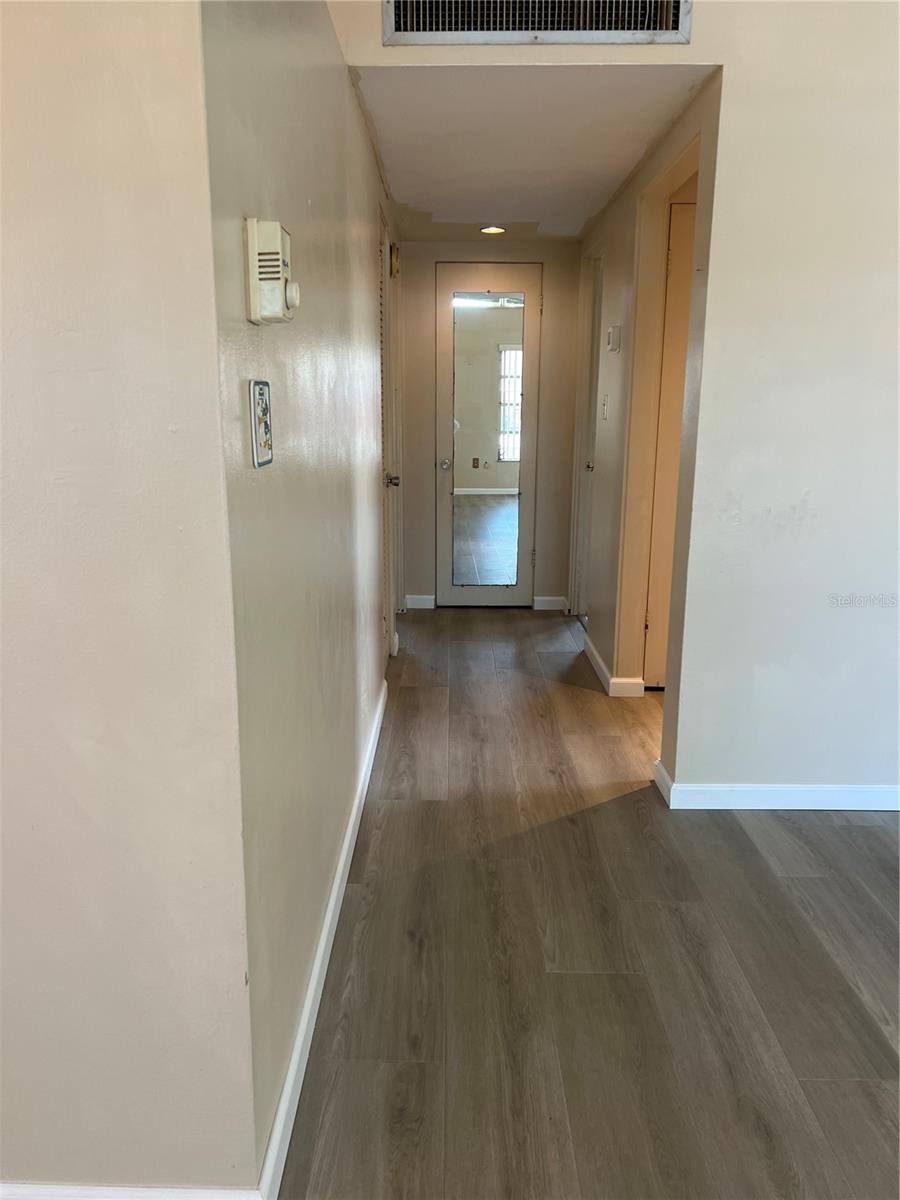 321 ALBA ST E — photo 8