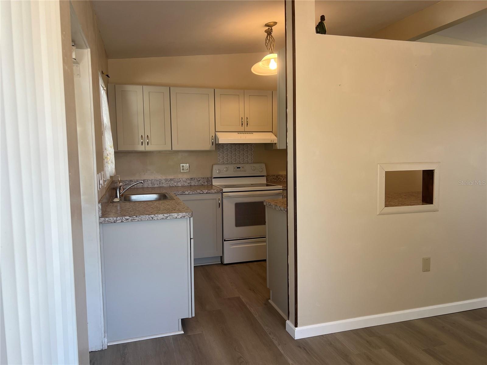 321 ALBA ST E — photo 4