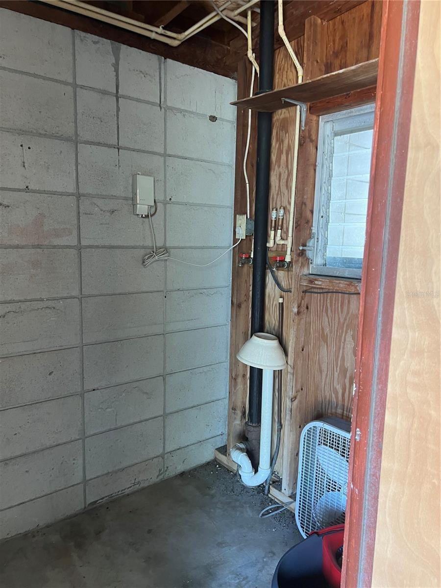 321 ALBA ST E — photo 24