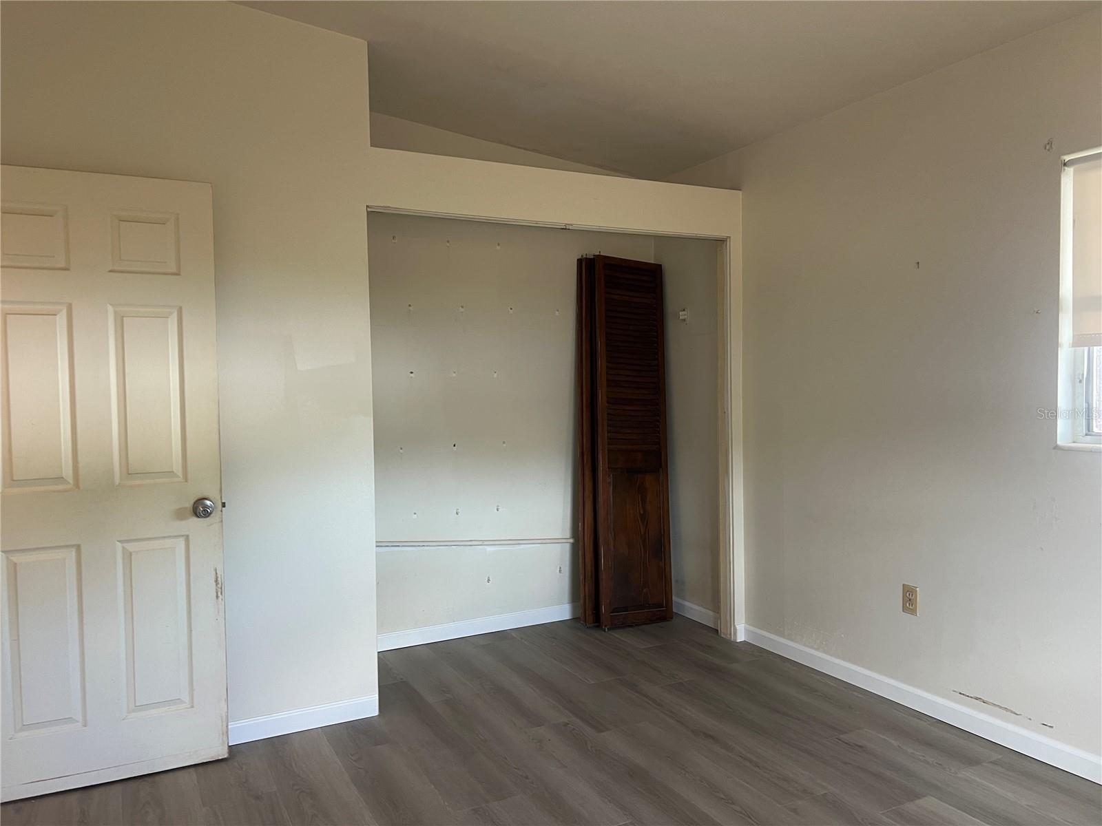 321 ALBA ST E — photo 16
