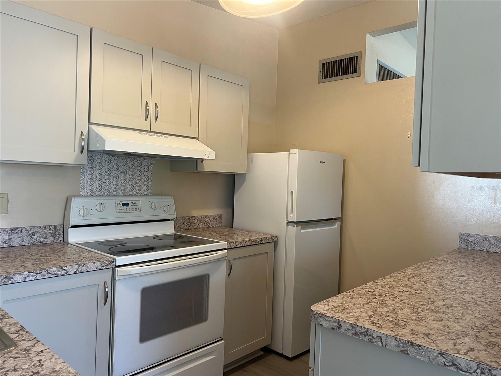 321 ALBA ST E — photo 5