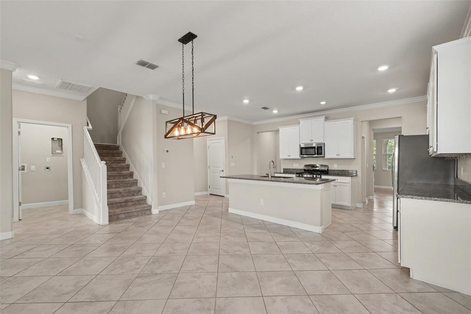 9173 SHADYSIDE LN — photo 4