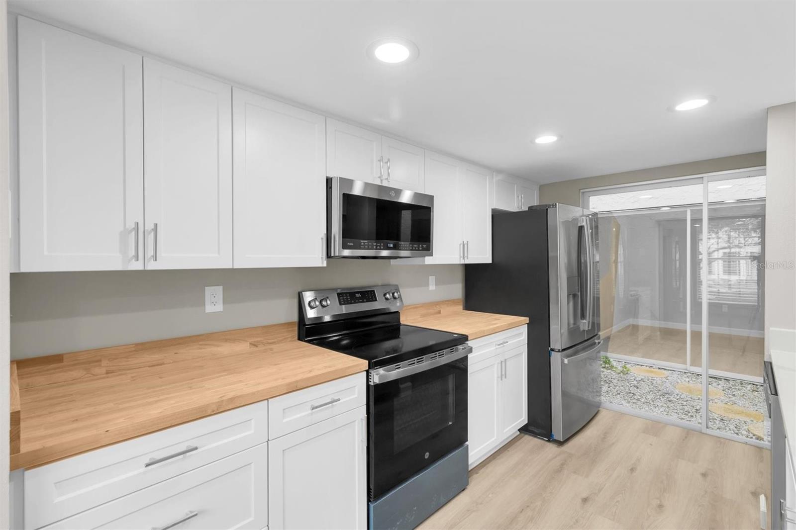 11337 VERSAILLES LN — photo 11