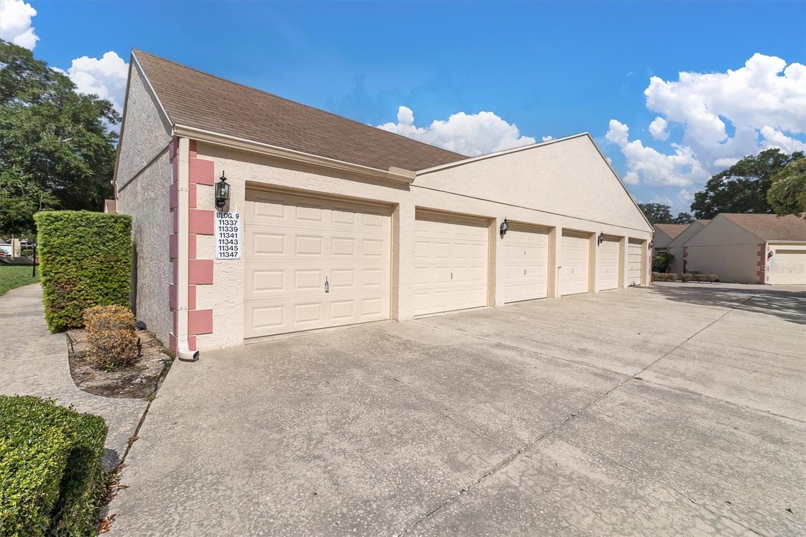 11337 VERSAILLES LN — photo 39