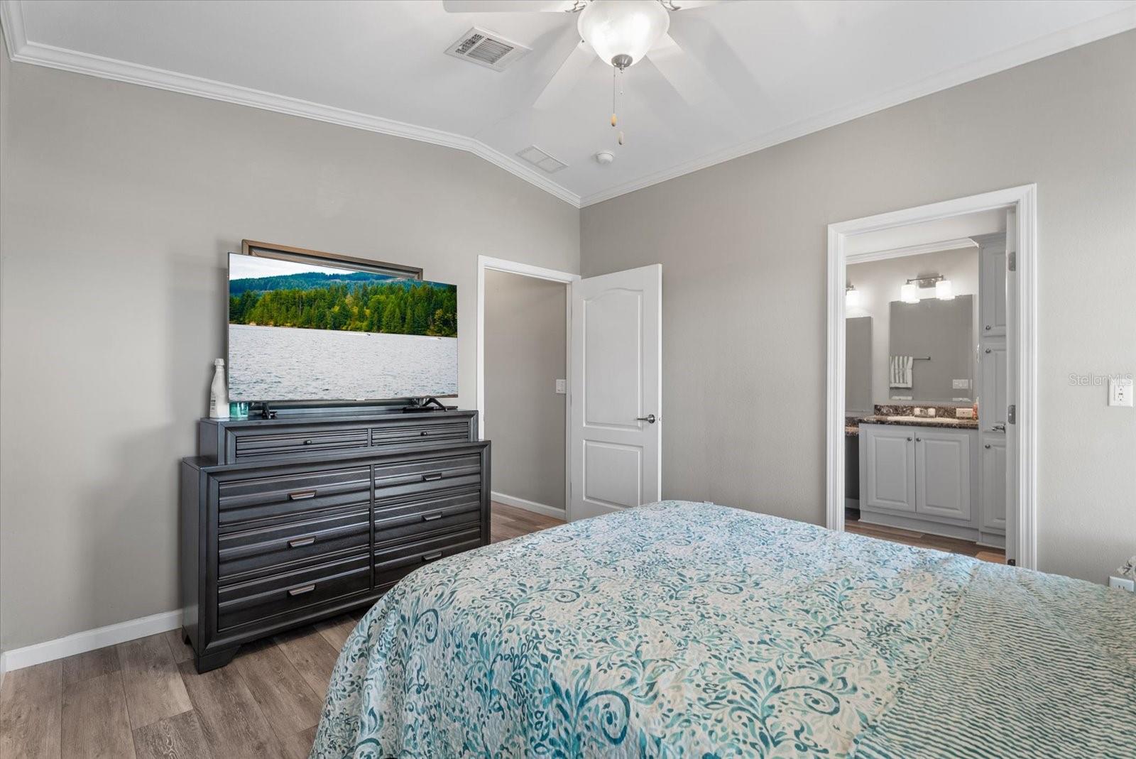 714 FAIRMOUNT DR — photo 17