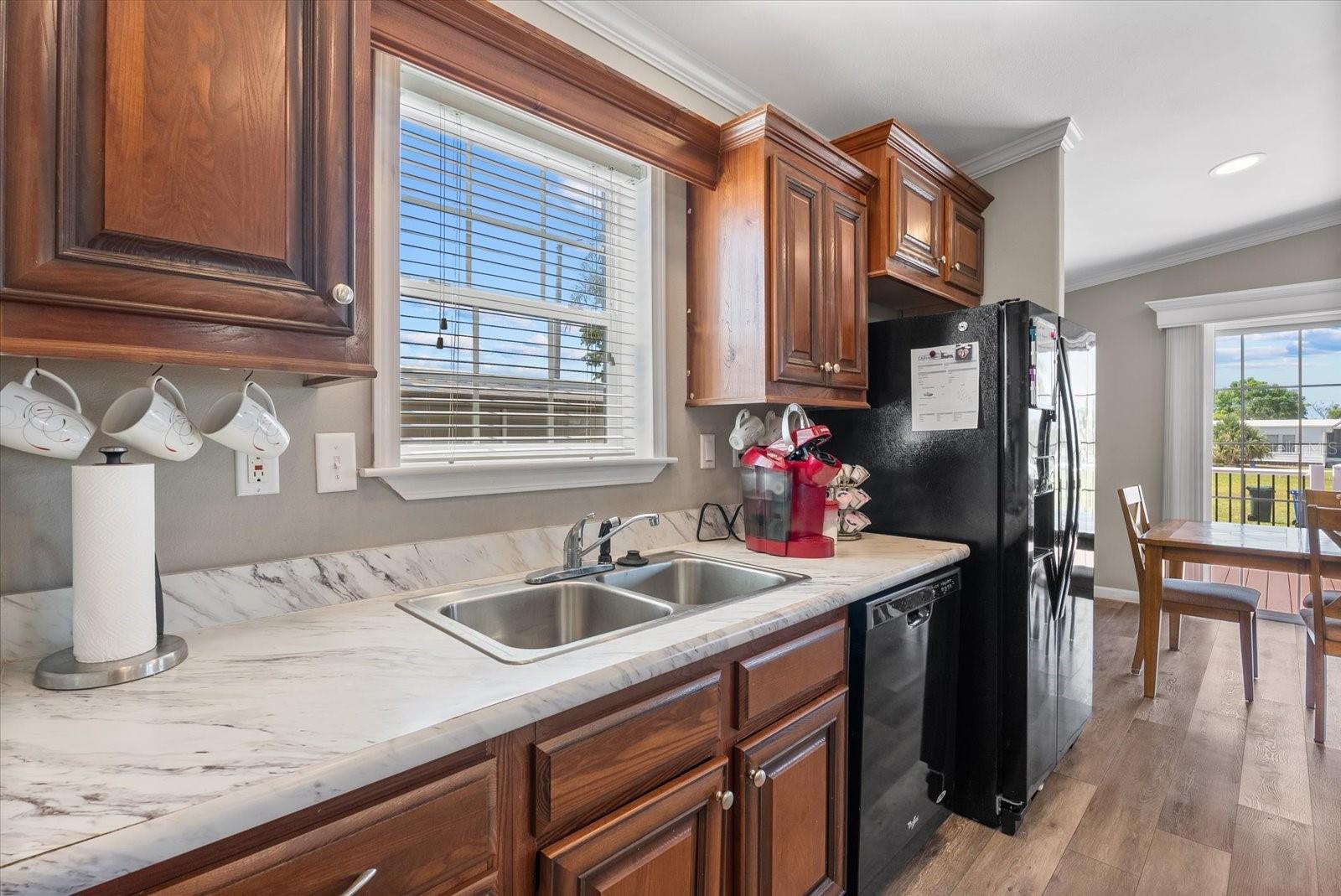 714 FAIRMOUNT DR — photo 8