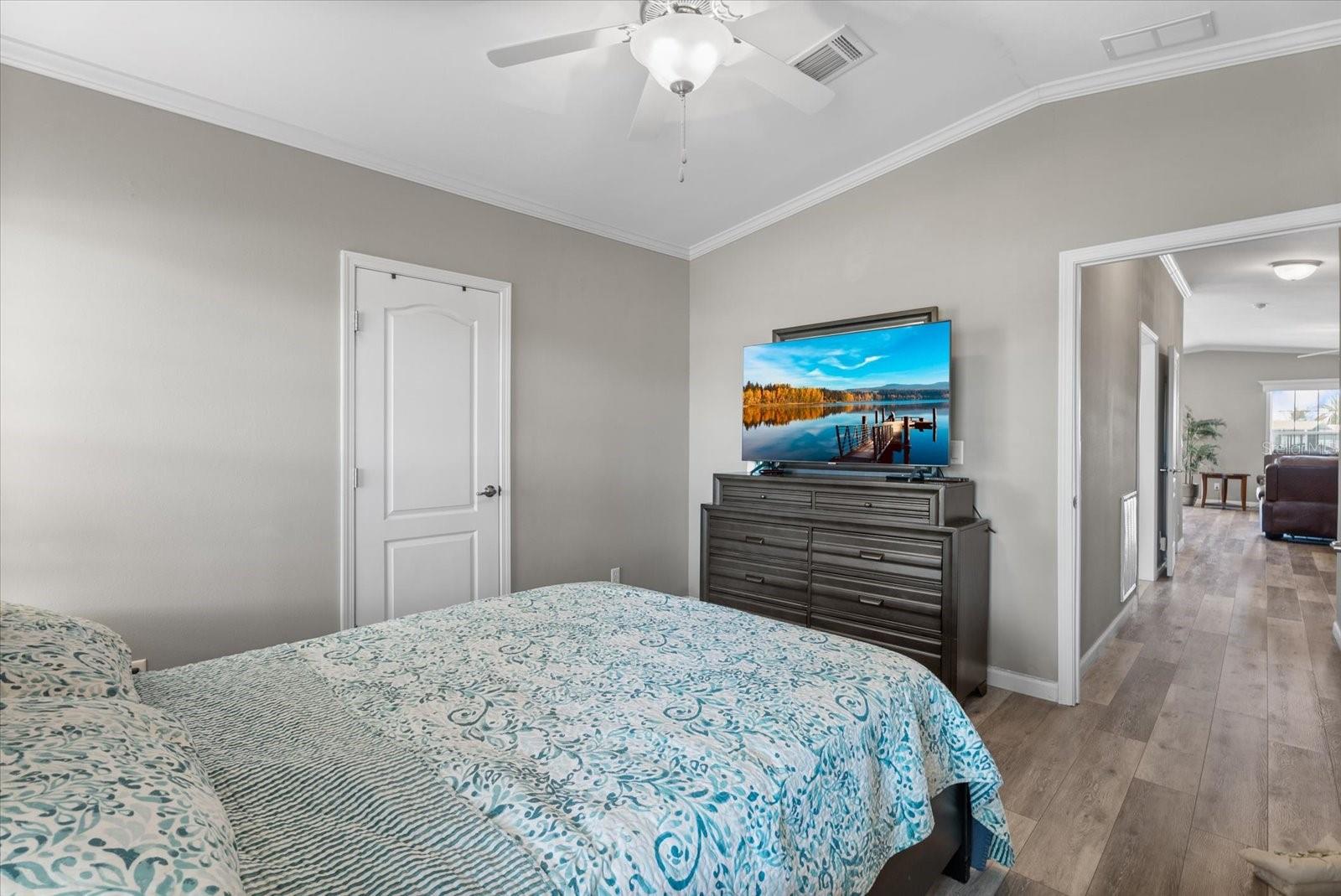 714 FAIRMOUNT DR — photo 16