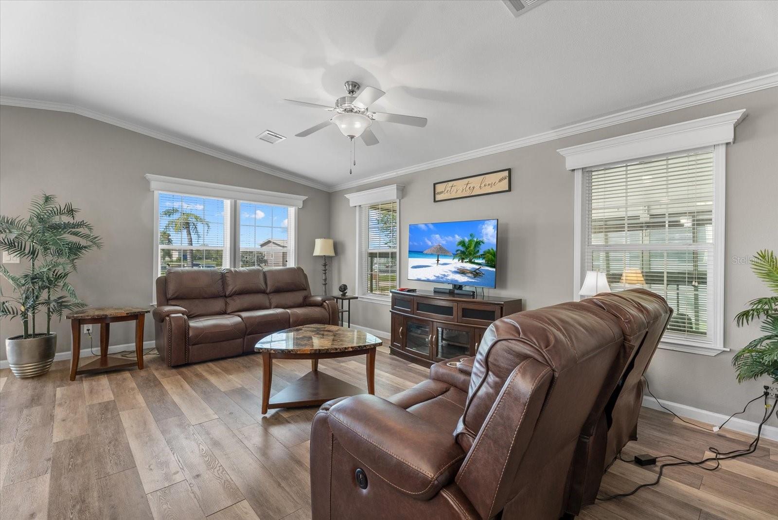 714 FAIRMOUNT DR — photo 14