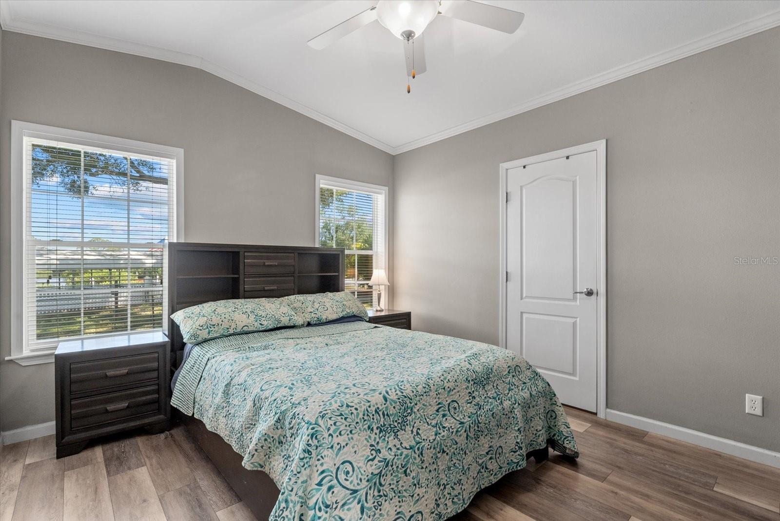 714 FAIRMOUNT DR — photo 15