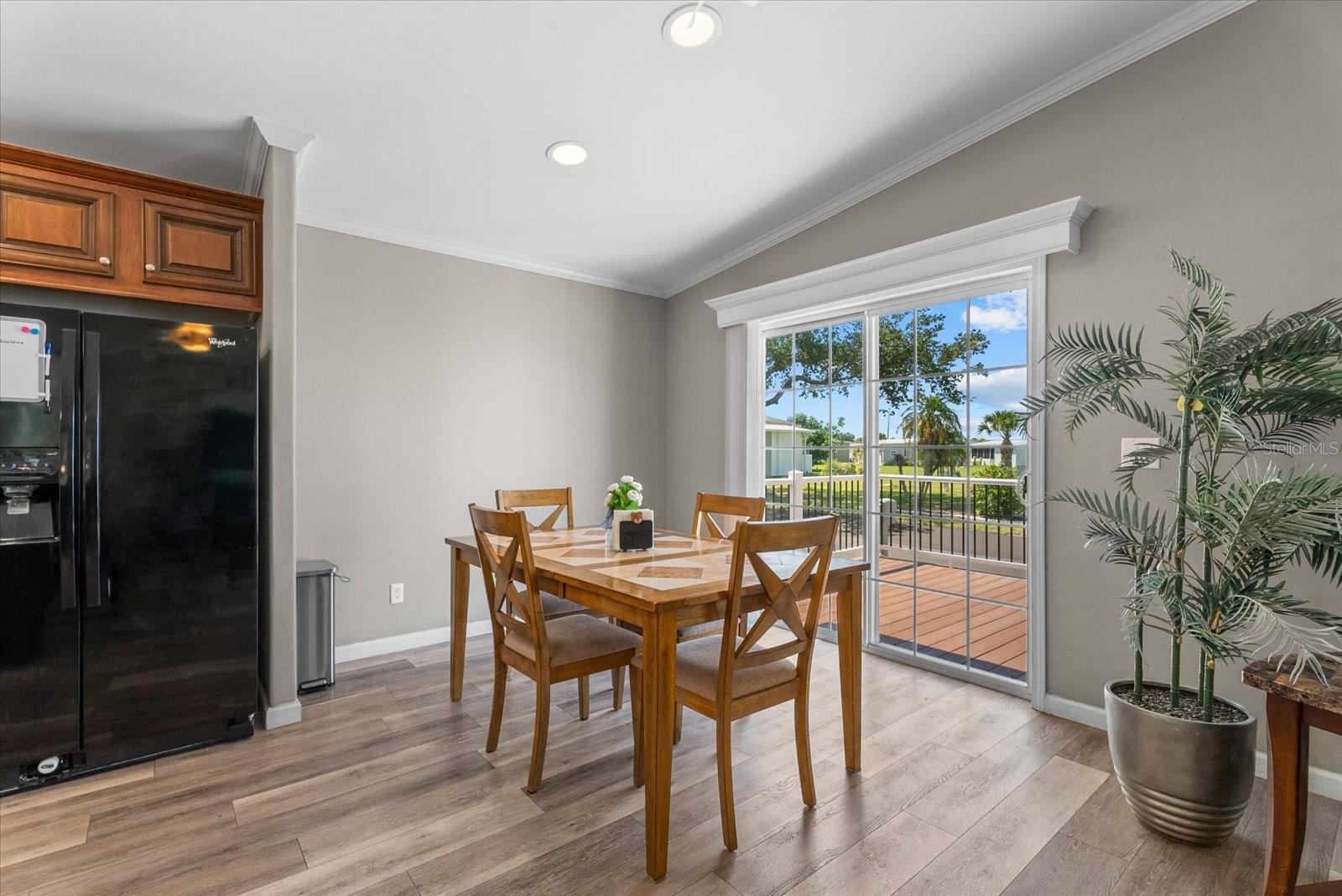 714 FAIRMOUNT DR — photo 11