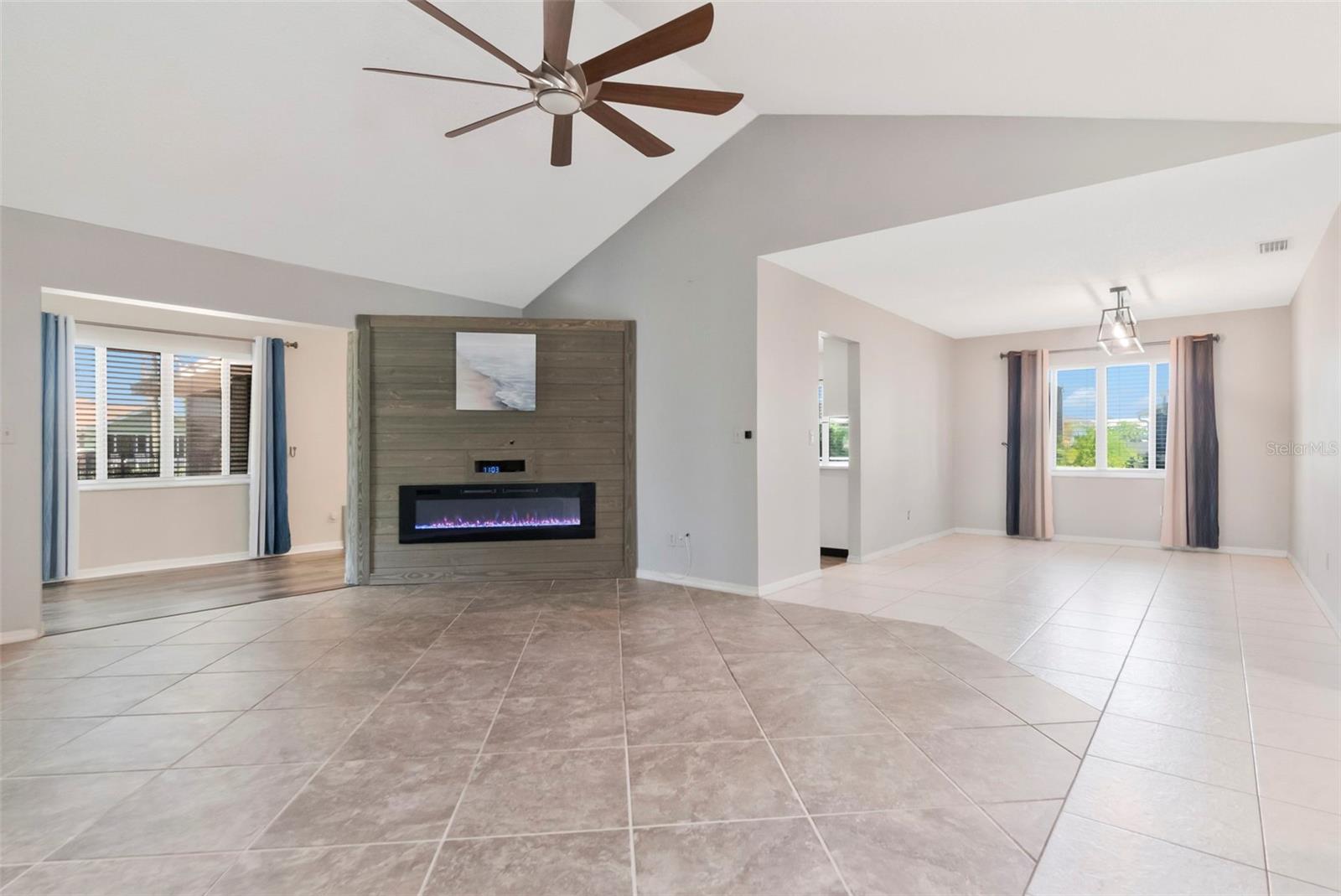 303 BARSTOW CT — photo 10