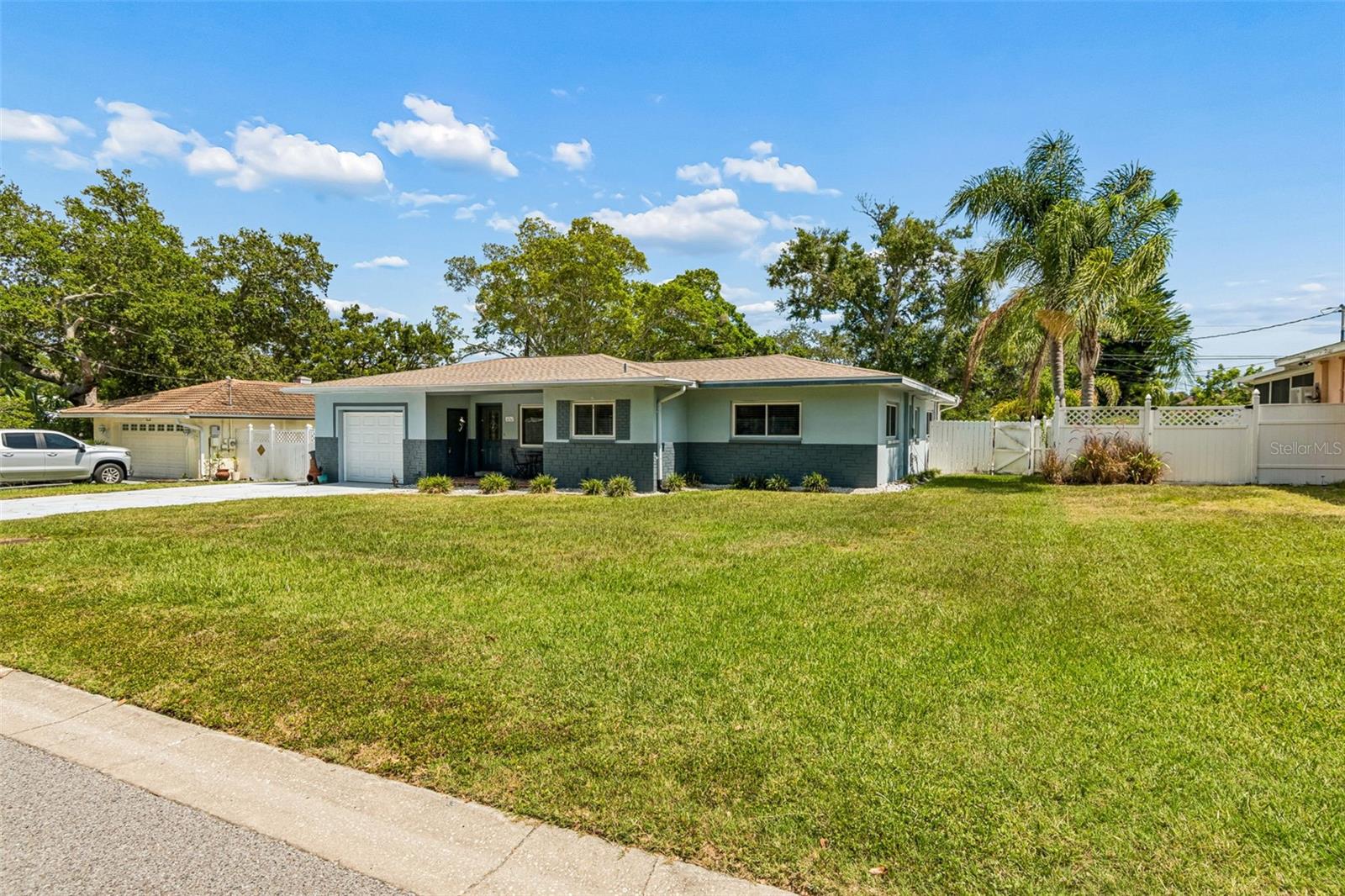 3282 HONEYSUCKLE RD — photo 83