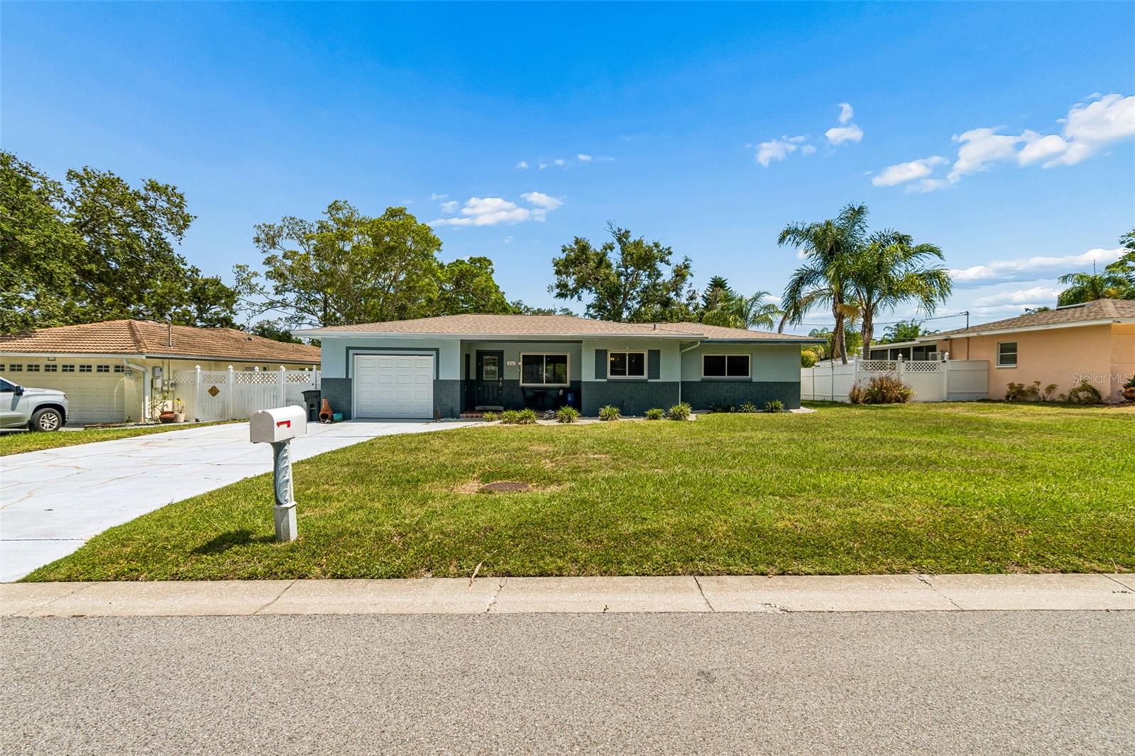 3282 HONEYSUCKLE RD — photo 87
