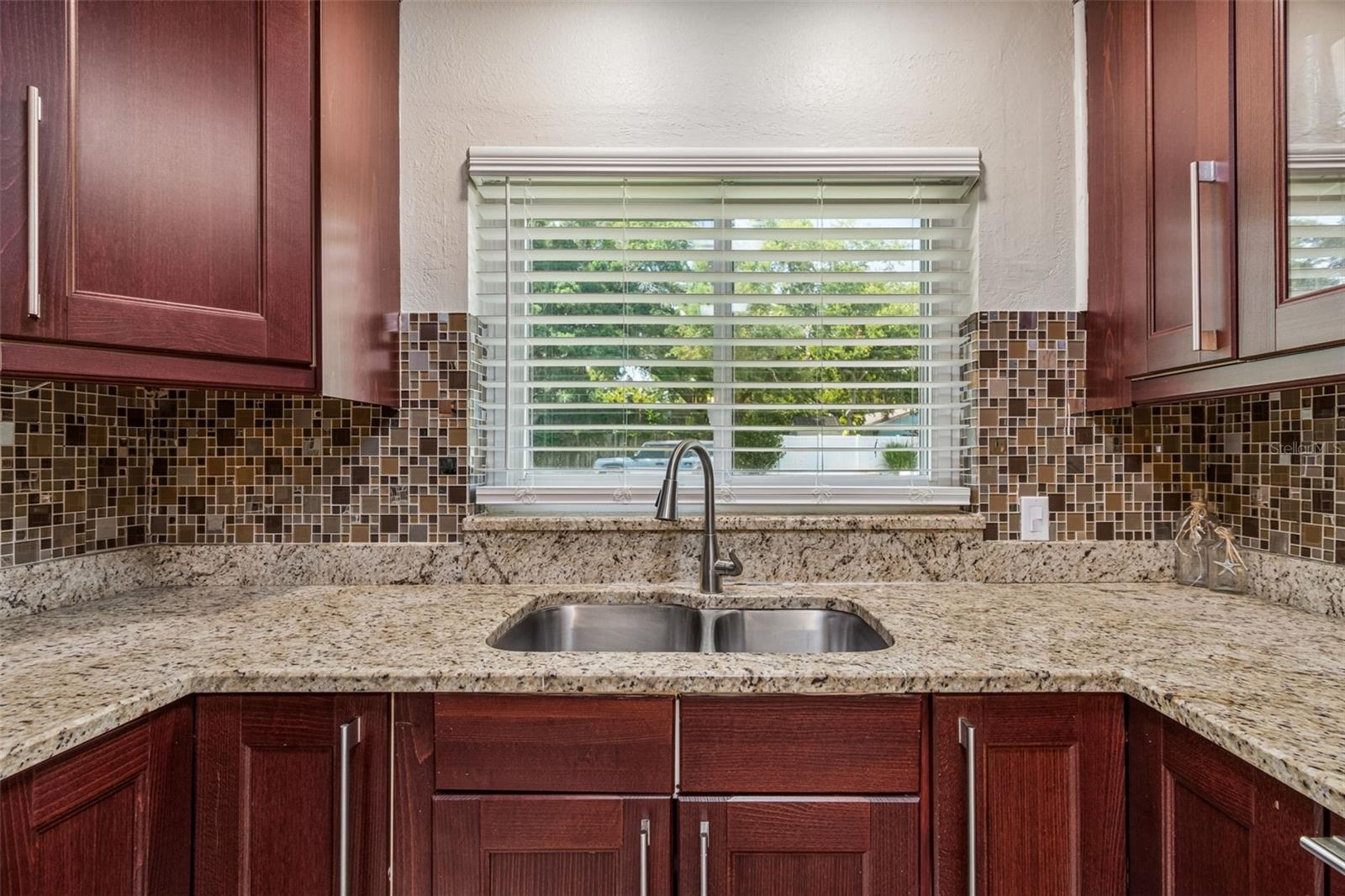 3282 HONEYSUCKLE RD — photo 31