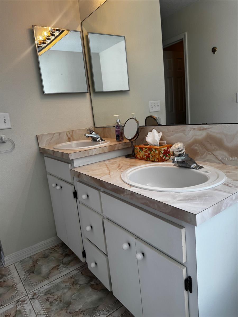 8806 CYPRESS HAMMOCK DR — photo 3