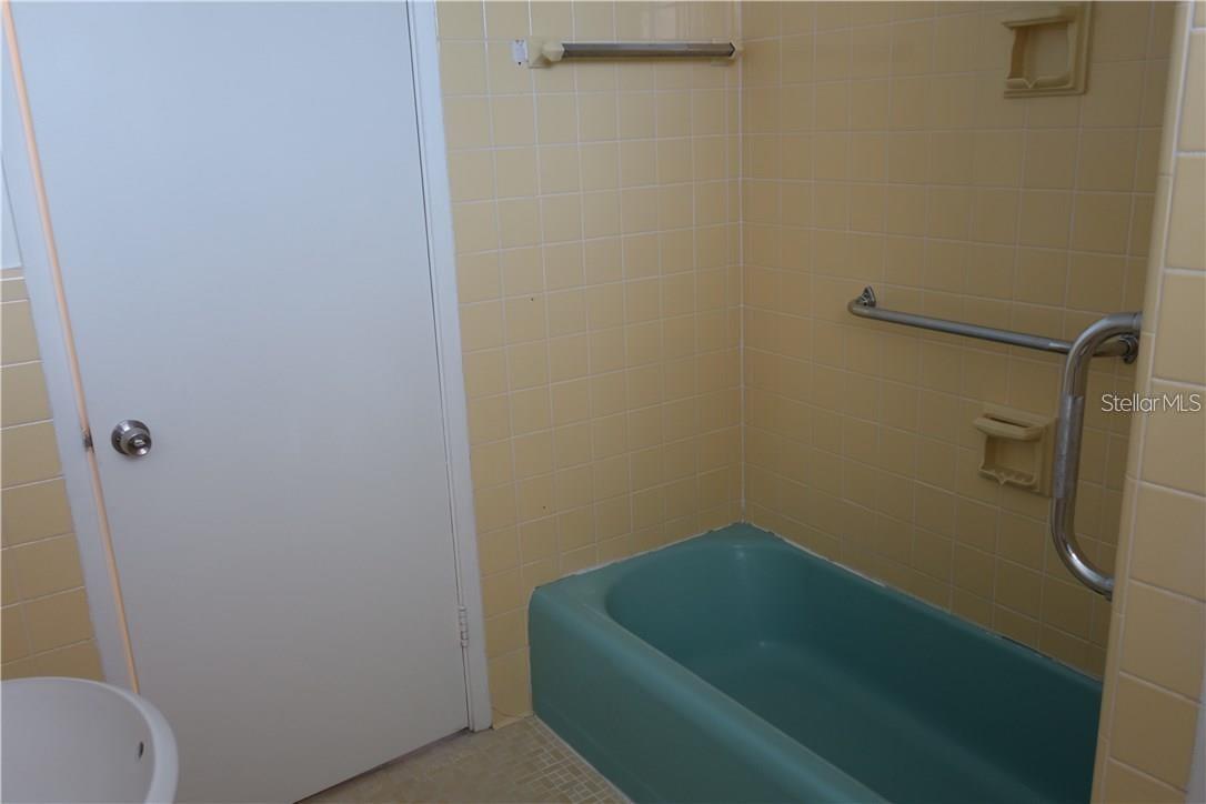 200 N BETTY LN #2E — photo 8