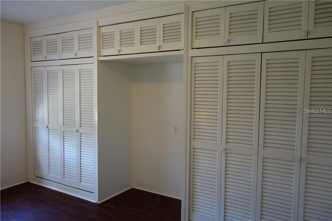 200 N BETTY LN #2E — photo 10