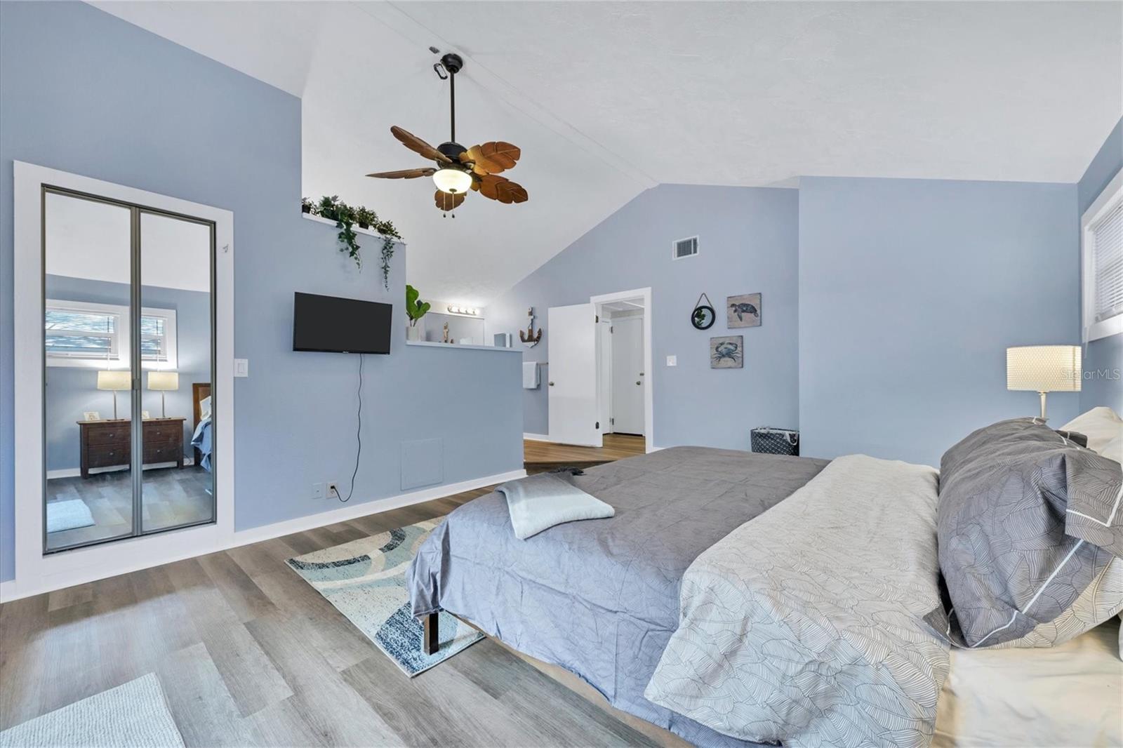 900 BEVERLY AVE — photo 17