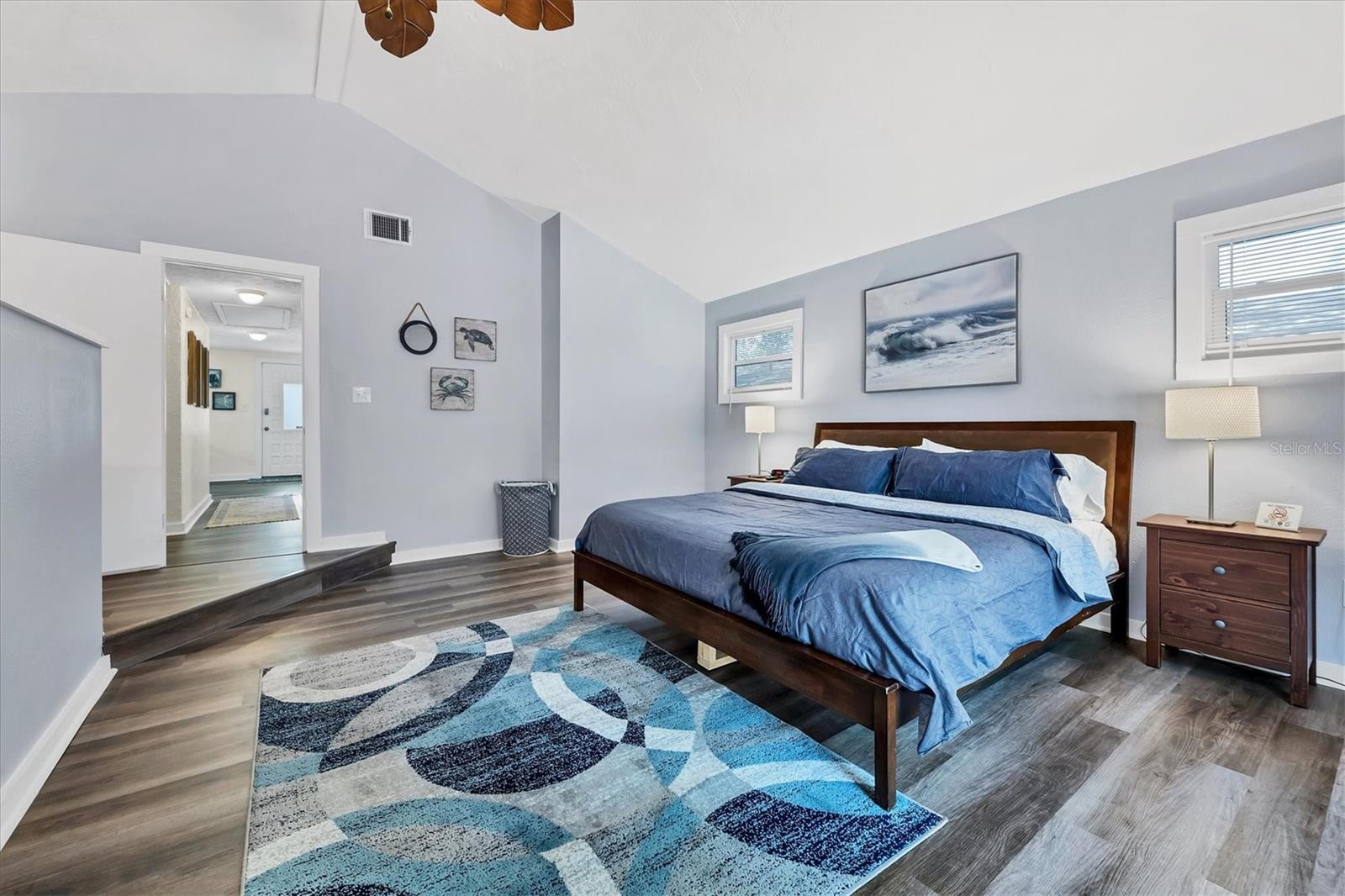 900 BEVERLY AVE — photo 16