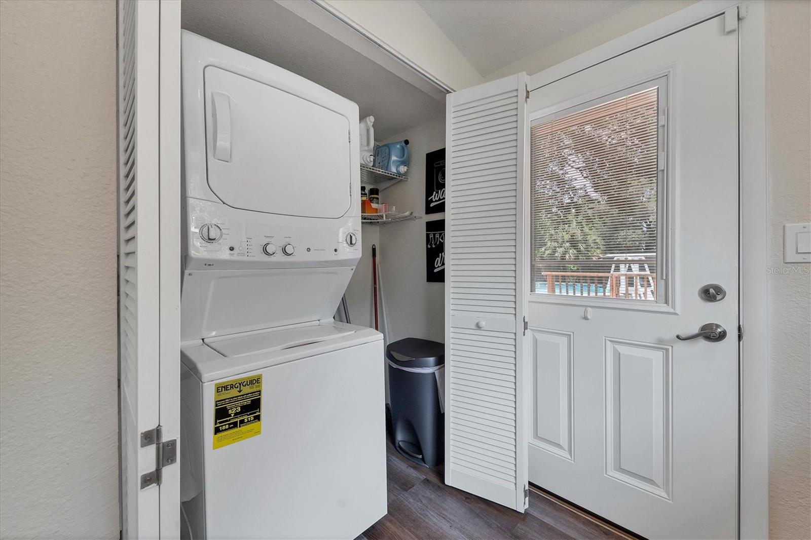 900 BEVERLY AVE — photo 14