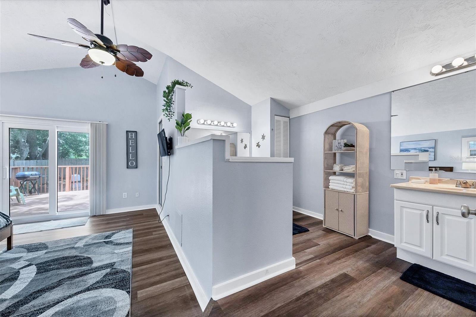 900 BEVERLY AVE — photo 18