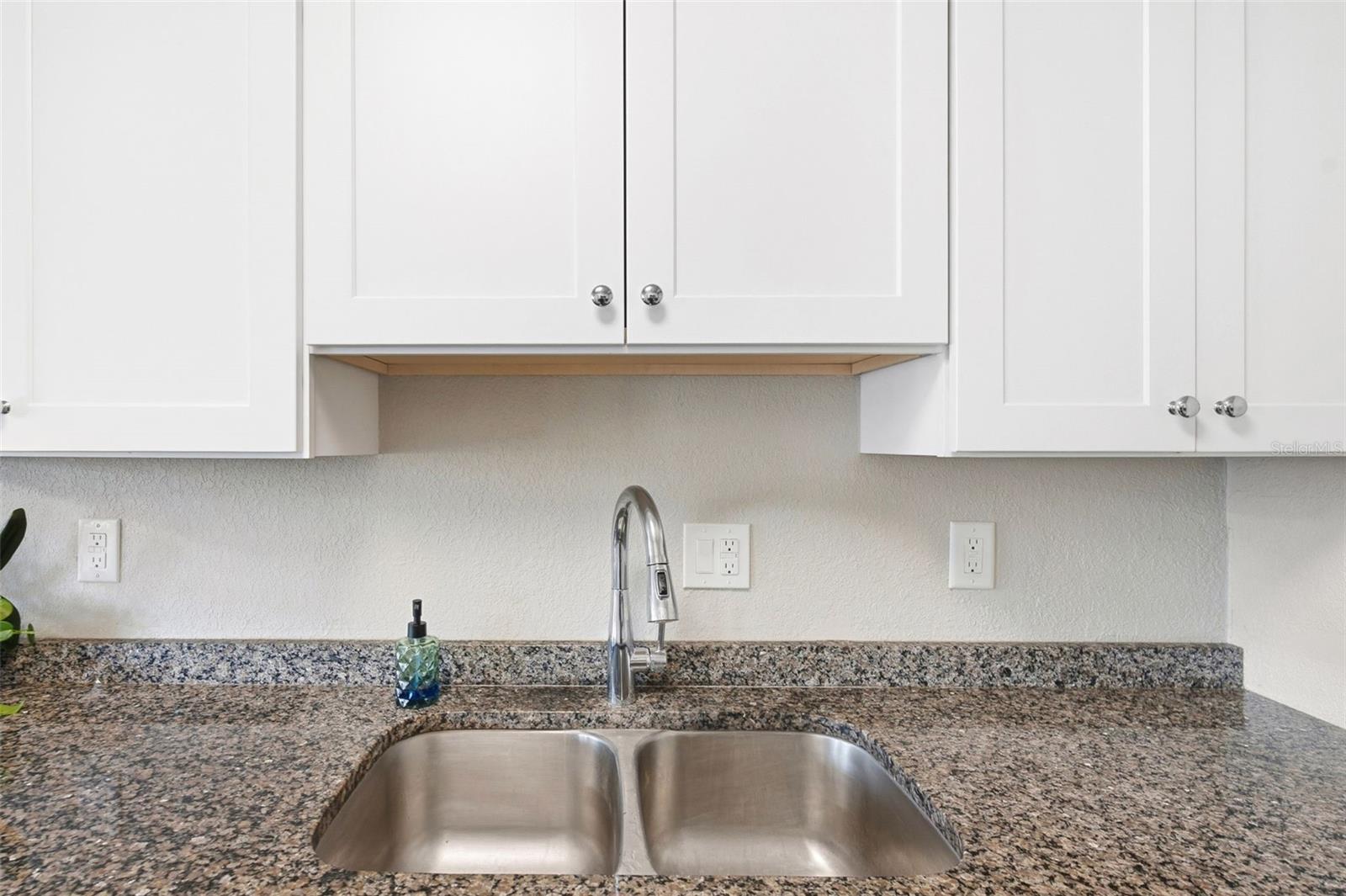 4725 COQUINA KEY DR SE #D — photo 12