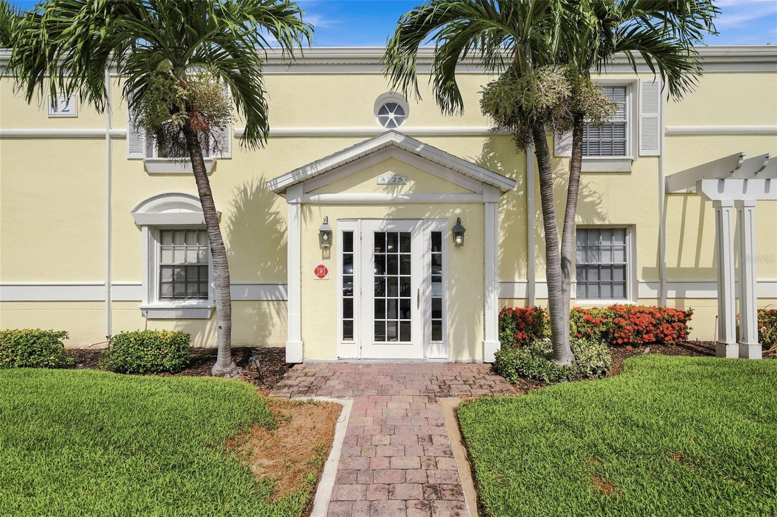 4725 COQUINA KEY DR SE #D — photo 2